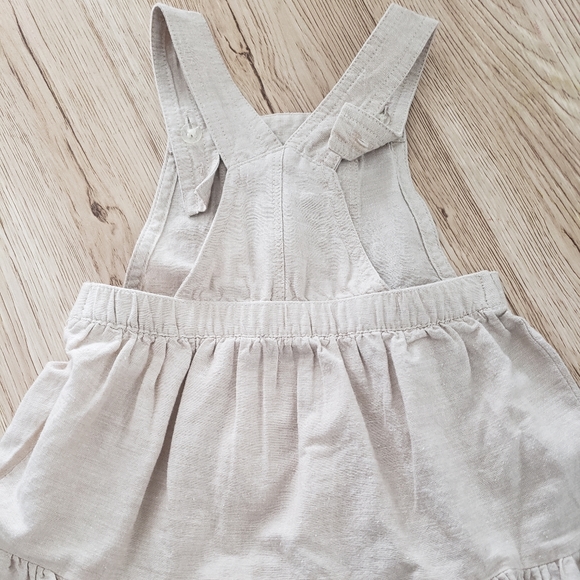 Two old navy dresses 12-18 months - Picture 6 of 7